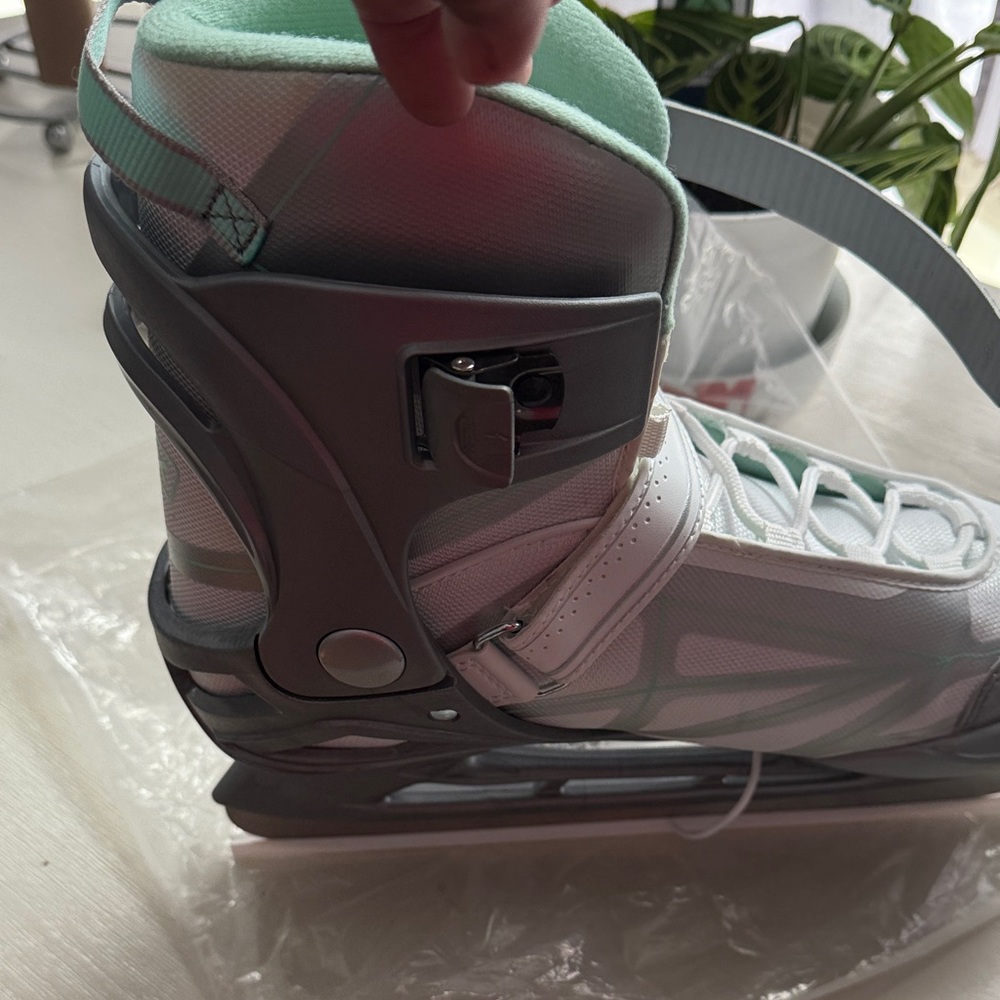 Women's White & Mint Adjustable Ice Skates with Cushioned Lining